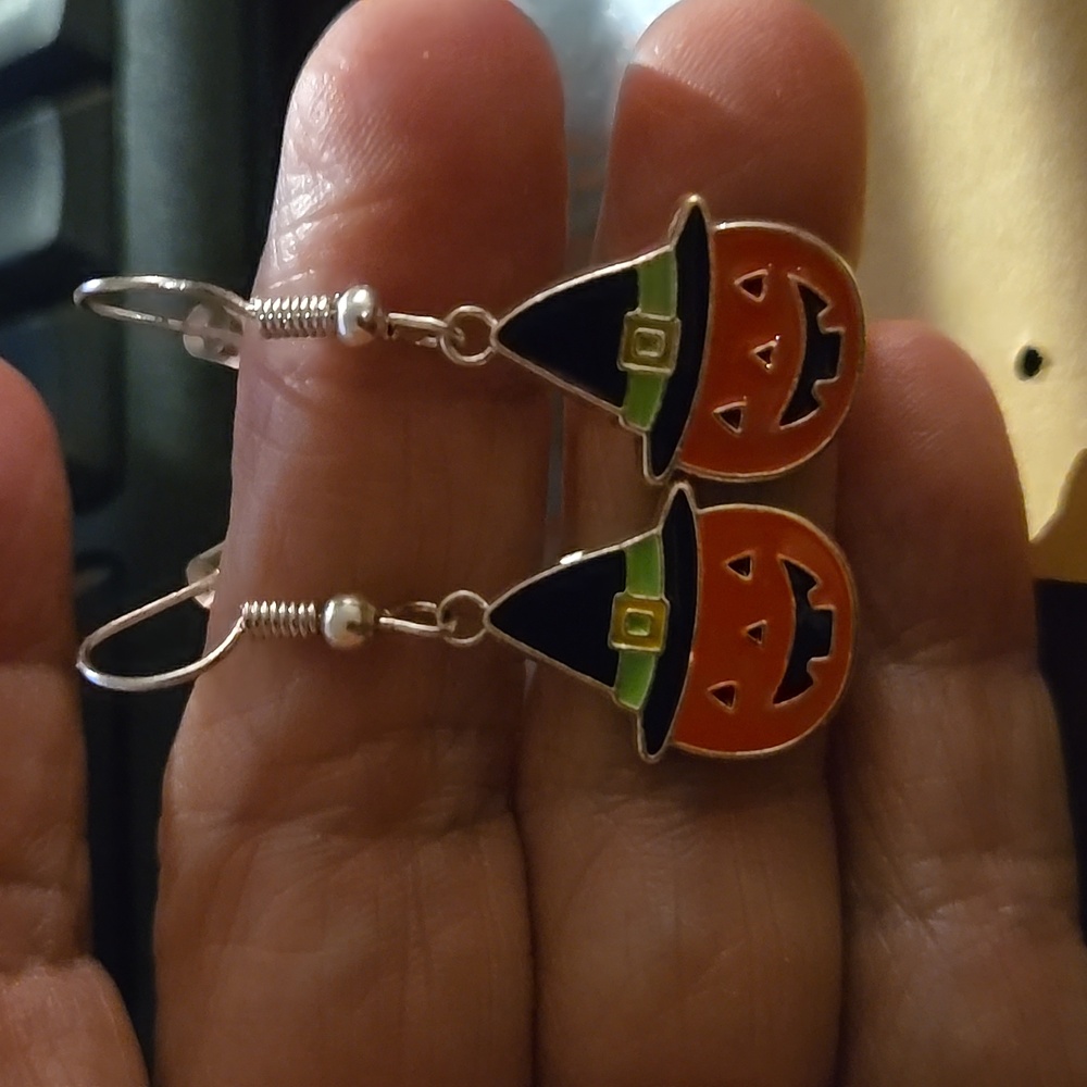 NIB Pumpkin Halloween Earrings